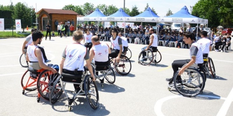 Türkiye Jokey Kulübü Kartepe Hipodromu’nda, Engelliler Haftası’nda  “At Aşkı Engel Tanımaz” konulu Özel Etkinlikler