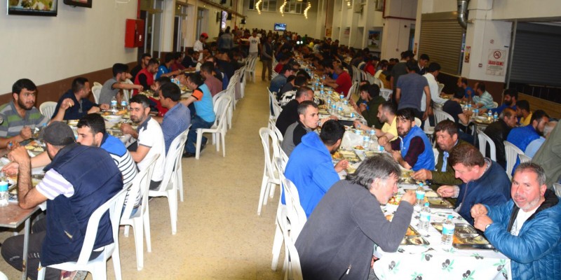 At Sahibi Yetiştirici Adil Köseoğlu 1000 Kişiye Bursa Osmangazi Hibedromu'nda İftar yemeği verdi