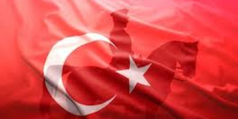 Türkiye Cumhuriyet’i Bayrağı, T.C. Tarım ve Orman Bakanlığın Bayrağı, Türkiye Jokey Kulübü Bayrağı. Ne Mutlu Türk’üm Diyene