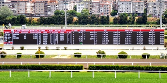 Veliefendi Hipodromu'na yeni LED ekran
