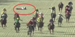 Jokey Okan Gökçe yarış içinde safkanla birlikte yıkıldı üzücü kırık haberi geldi.