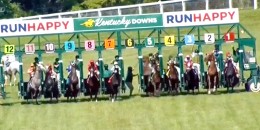 Amerika Kentucky Downs starta iki at girmeden start verildi bakın sonrasında neler oldu.