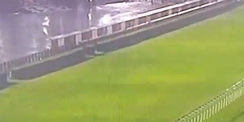 Yağmur Şiddetini Arttırdı, Veliefendi Hipodromu'nda yarışlar Çimden sentetik piste alındı