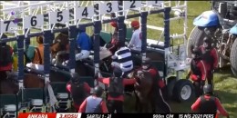 Ankara 75.Yıl Hipodromu'nda yapılan 2 Yaşlı İngiliz tayları Koşusu skandal bir kararla koşturuldu