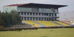 TJK Şanlıurfa Hipodromu Tay Idman Merkezi ve 288 box tek katlı tay ahırı yapıyor.