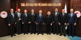 Türkiye Jokey Kulübü Başkanı Serdal Adalı ve Yönetim Kurulu, Tarım ve Orman Bakanı Prof. Dr. Vahit Kirişci’yi ziyaret etti