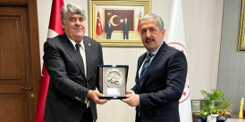 Türkiye Jokey Kulübü Başkanı  Serdal Adalı Hazine ve Maliye Bakan Yardımcısı Mahmut Gürcan’ı ziyaret etti