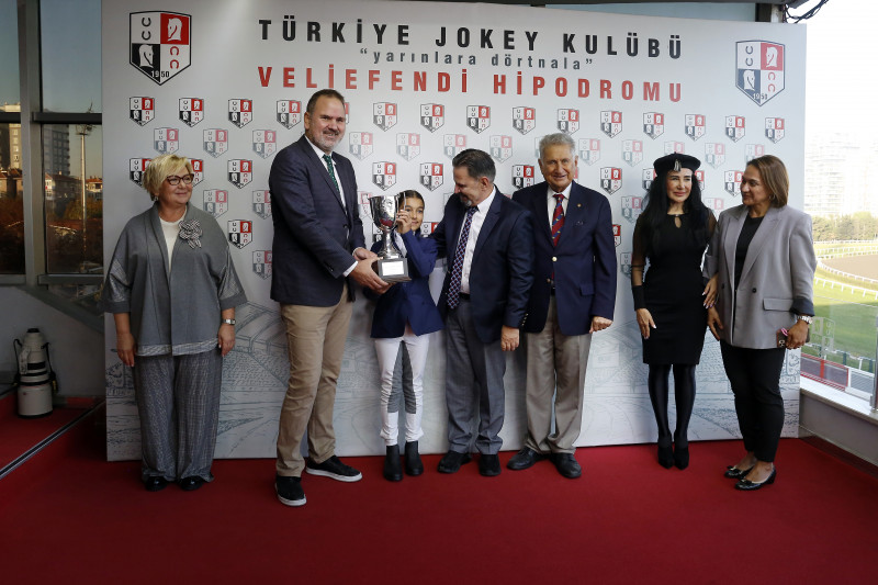 Törene TJK Yönetim Kurulu Üyeleri Gülnur Gülerce ve Can N. Güven ile davetliler de katıldı.