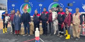 Türkiye Jokey Kulübü  Başkanı Serdal Adalı depremzede çocuklarla bir araya geldi