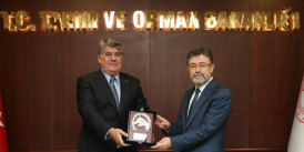 Türkiye Jokey Kulübü Başkanı Serdal Adalı ve Yönetim Kurulu üyeleri Tarım Orman Bakanı İbrahim  Yumaklı'yı ziyaret etti